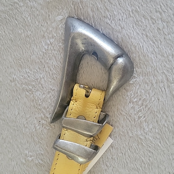 Free People Yellow Leather Belt NWOT Sz M/L Pewter Buckle - Picture 4 of 5